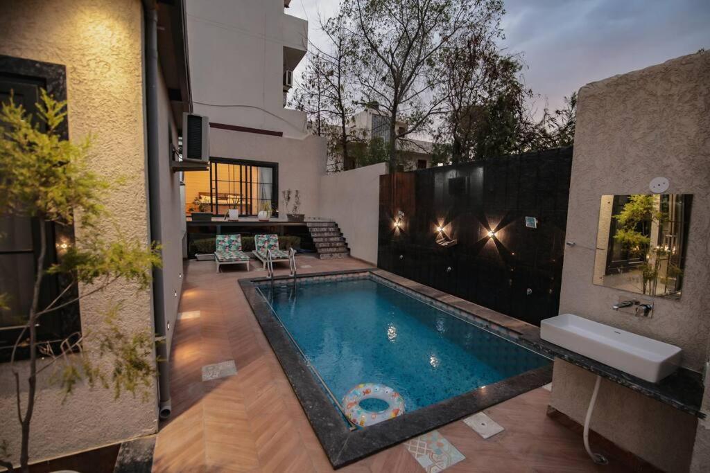 Saiba Outhouse- 4 Bed Room- Pool- Theatre- Partyhall- Garden & Terrace Sitting Area Jaipur Ngoại thất bức ảnh