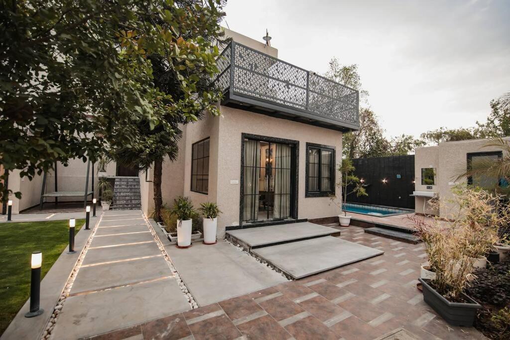 Saiba Outhouse- 4 Bed Room- Pool- Theatre- Partyhall- Garden & Terrace Sitting Area Jaipur Ngoại thất bức ảnh