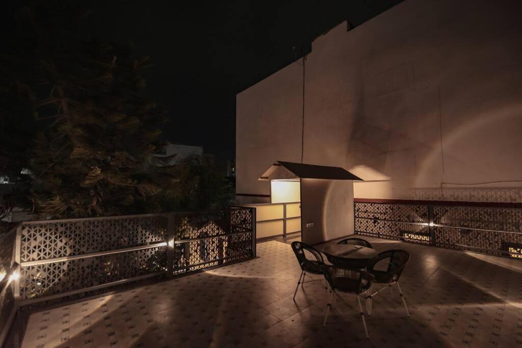 Saiba Outhouse- 4 Bed Room- Pool- Theatre- Partyhall- Garden & Terrace Sitting Area Jaipur Ngoại thất bức ảnh