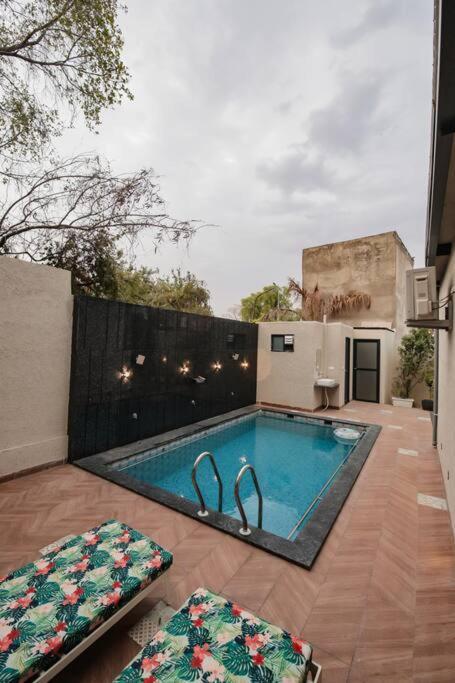 Saiba Outhouse- 4 Bed Room- Pool- Theatre- Partyhall- Garden & Terrace Sitting Area Jaipur Ngoại thất bức ảnh