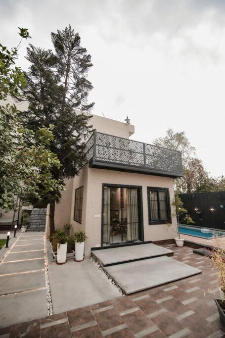 Saiba Outhouse- 4 Bed Room- Pool- Theatre- Partyhall- Garden & Terrace Sitting Area Jaipur Ngoại thất bức ảnh
