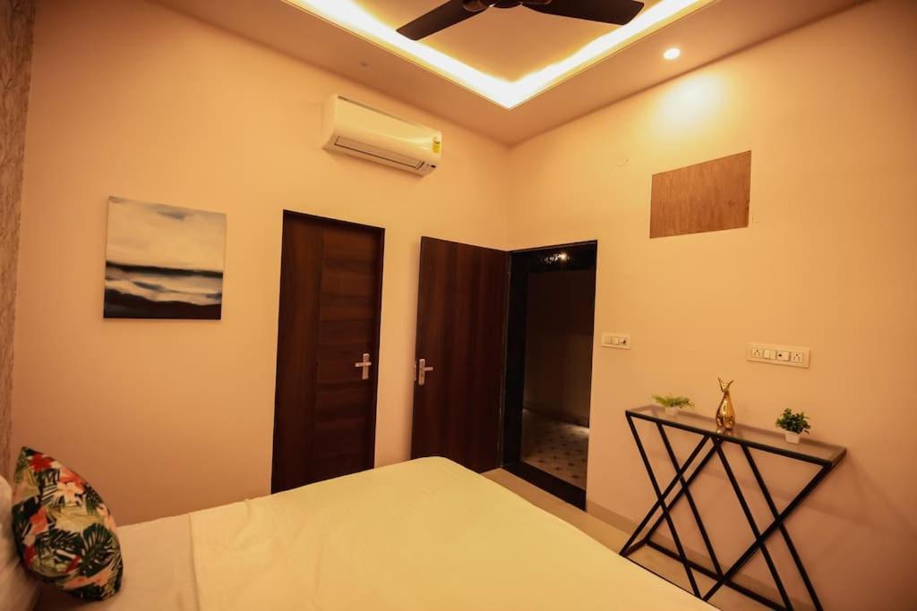 Saiba Outhouse- 4 Bed Room- Pool- Theatre- Partyhall- Garden & Terrace Sitting Area Jaipur Ngoại thất bức ảnh