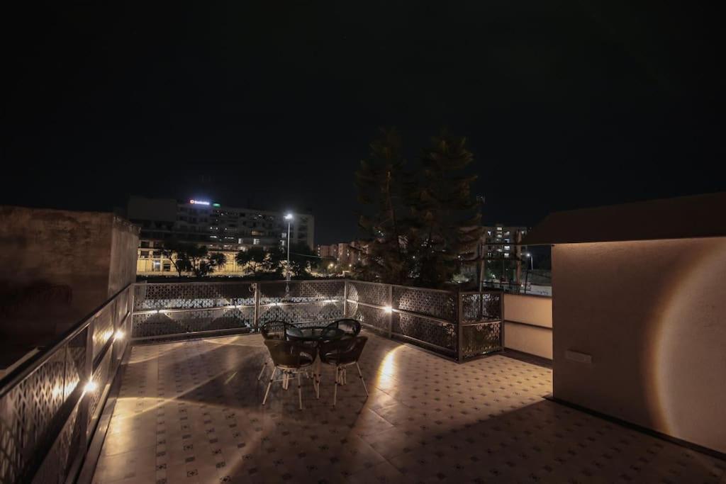 Saiba Outhouse- 4 Bed Room- Pool- Theatre- Partyhall- Garden & Terrace Sitting Area Jaipur Ngoại thất bức ảnh