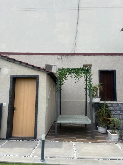 Saiba Outhouse- 4 Bed Room- Pool- Theatre- Partyhall- Garden & Terrace Sitting Area Jaipur Ngoại thất bức ảnh