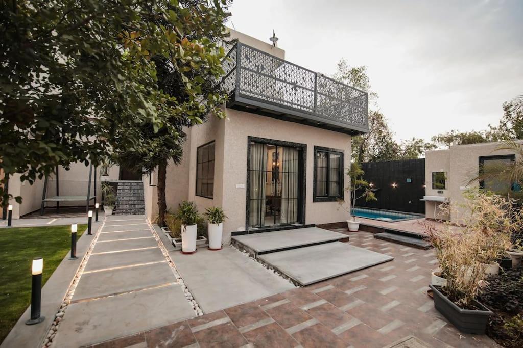 Saiba Outhouse- 4 Bed Room- Pool- Theatre- Partyhall- Garden & Terrace Sitting Area Jaipur Ngoại thất bức ảnh