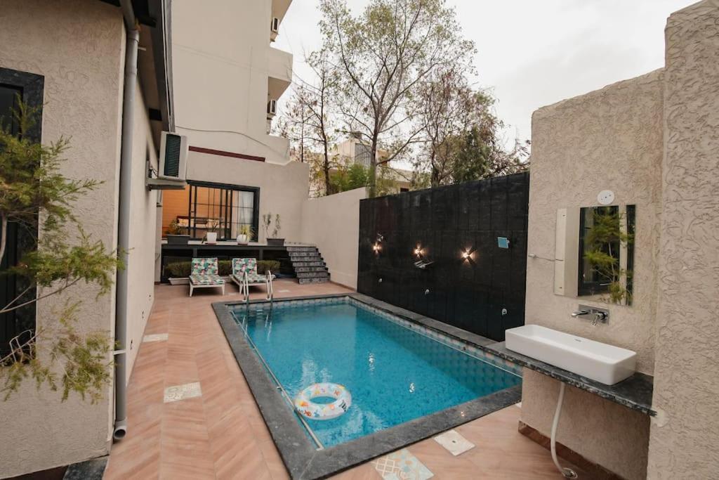 Saiba Outhouse- 4 Bed Room- Pool- Theatre- Partyhall- Garden & Terrace Sitting Area Jaipur Ngoại thất bức ảnh